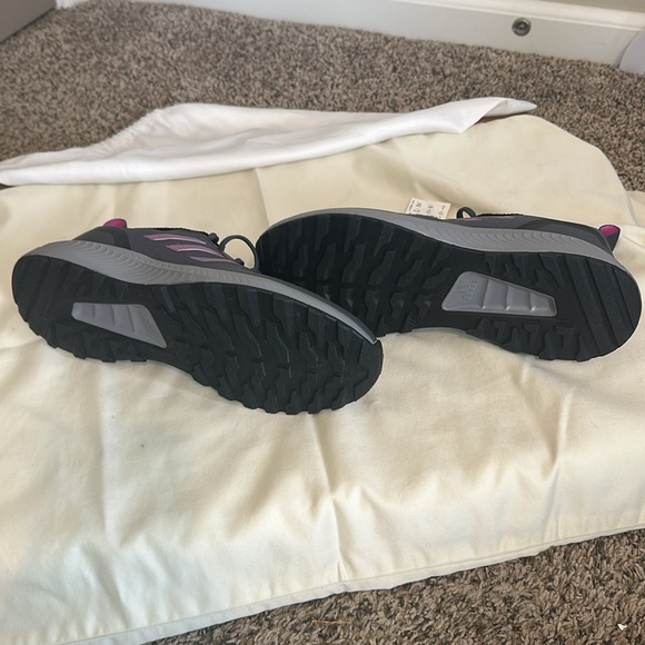 NWT! Adidas Women’s Run Falcon 2.0 Grey with lavender stripes. Running  - Size 9 - Picture 5 of 7